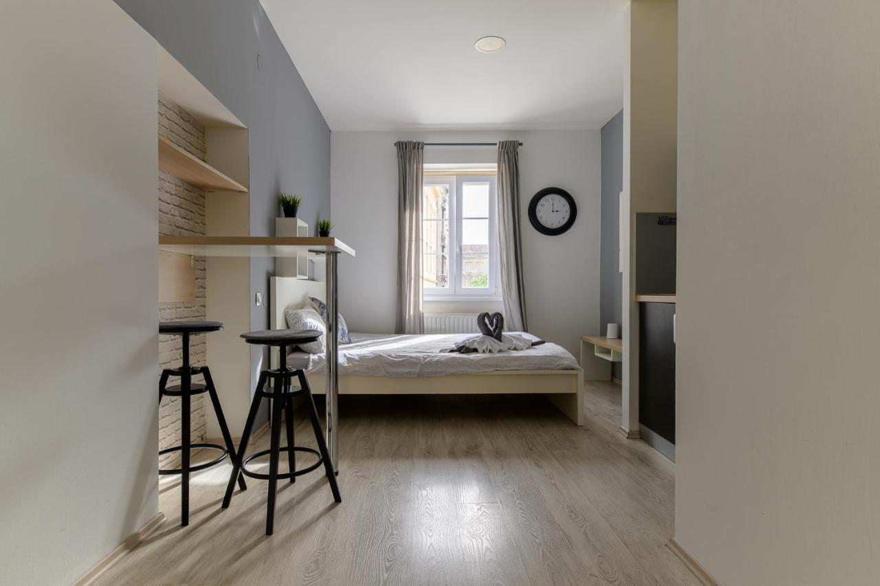 Euro Square Studios Загреб Экстерьер фото