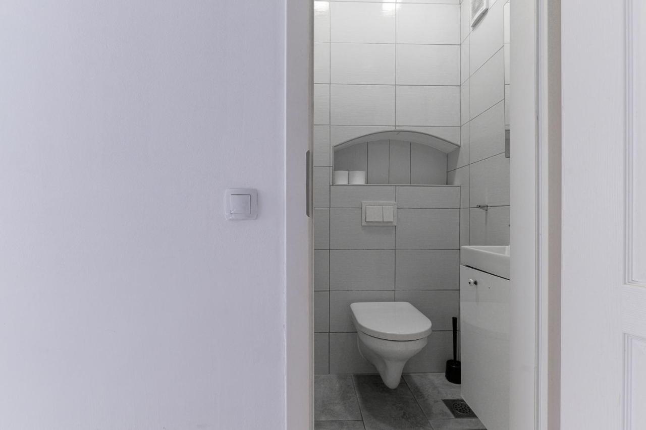 Euro Square Studios Загреб Экстерьер фото