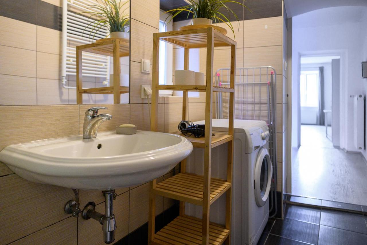 Euro Square Studios Загреб Экстерьер фото